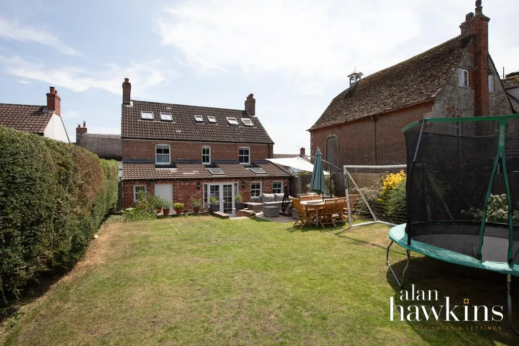 Bradenstoke, SN15, photo 24