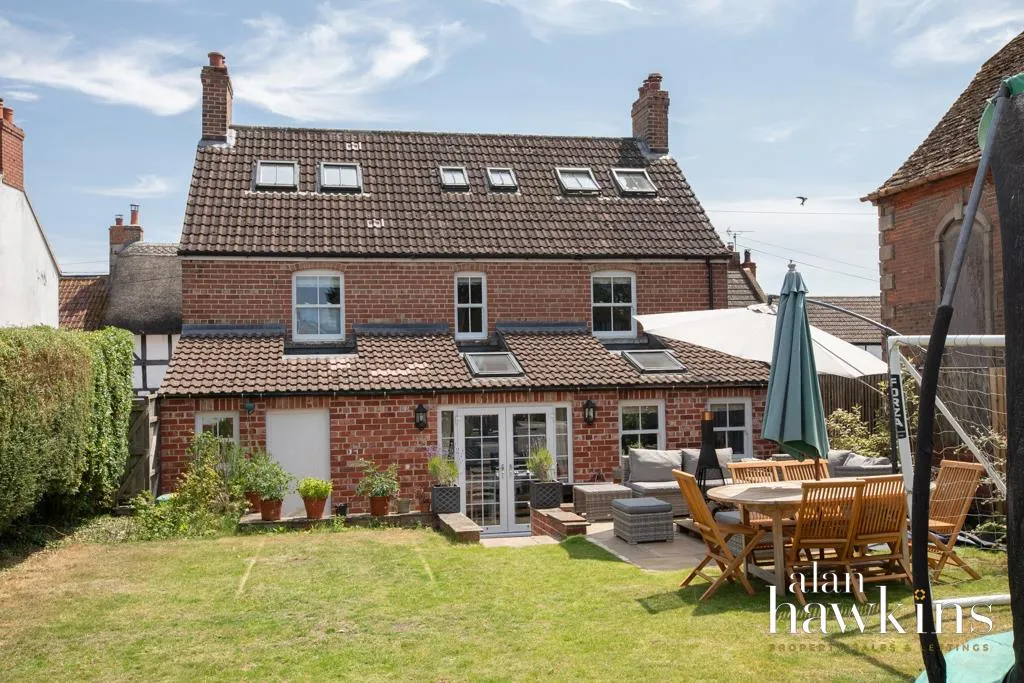 Bradenstoke, SN15, photo 2