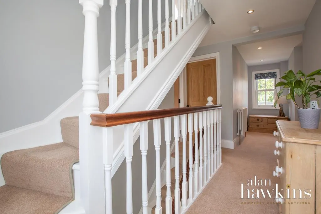 Bradenstoke, SN15, photo 16