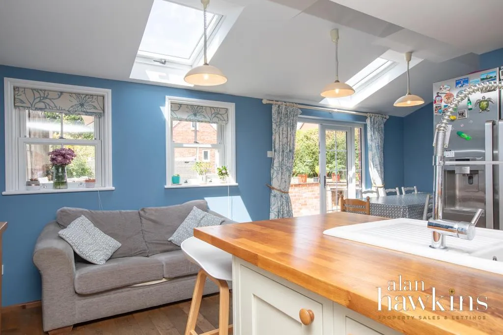 Bradenstoke, SN15, photo 4