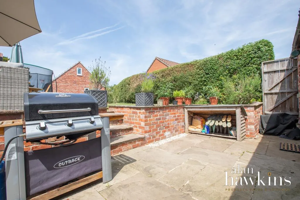 Bradenstoke, SN15, photo 26