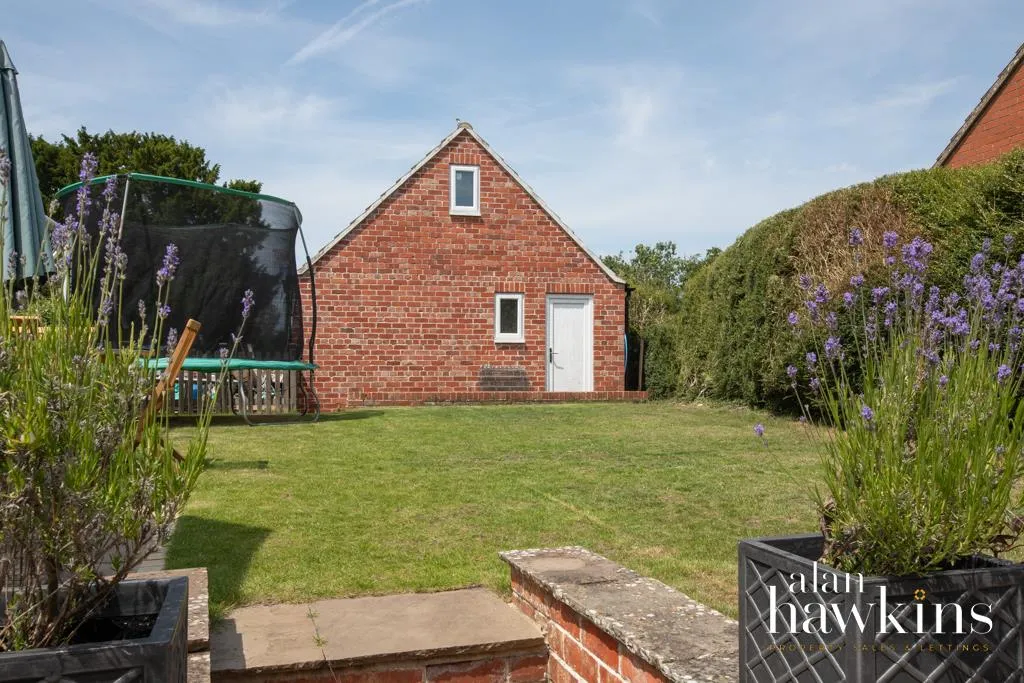 Bradenstoke, SN15, photo 21