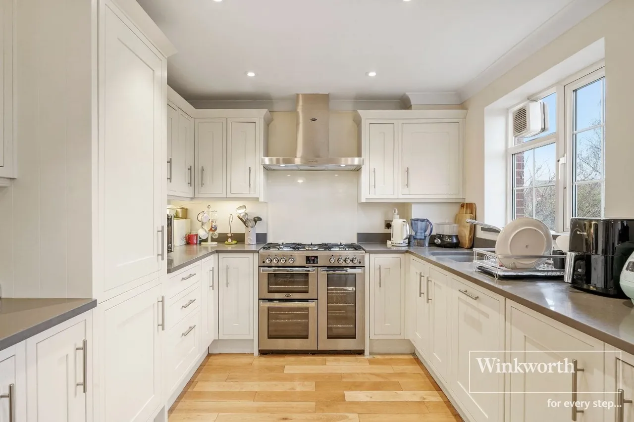 -Springpark Drive, Beckenham, BR3, photo 2