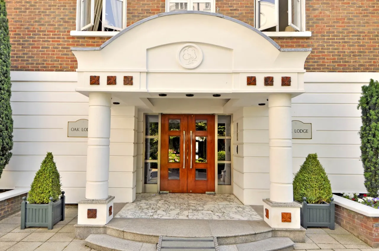Oak Lodge, Kensington Green, W8, photo 7