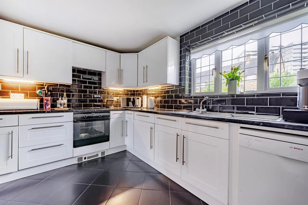 Ripley Road, Enfield, photo 5