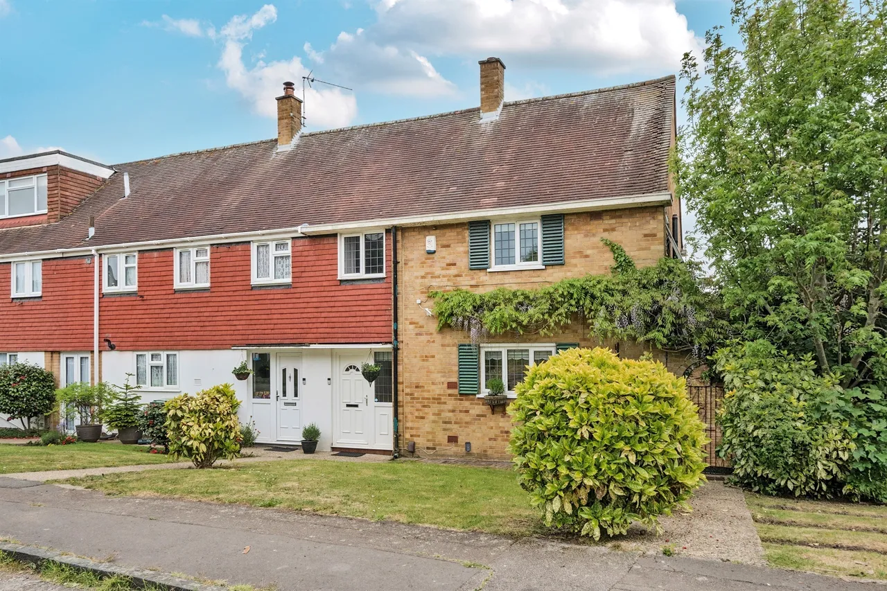 3 bed house for sale — Ripley Road, Enfield