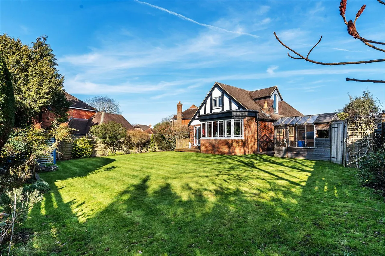 West Farm Close, Ashtead, KT21, photo 2