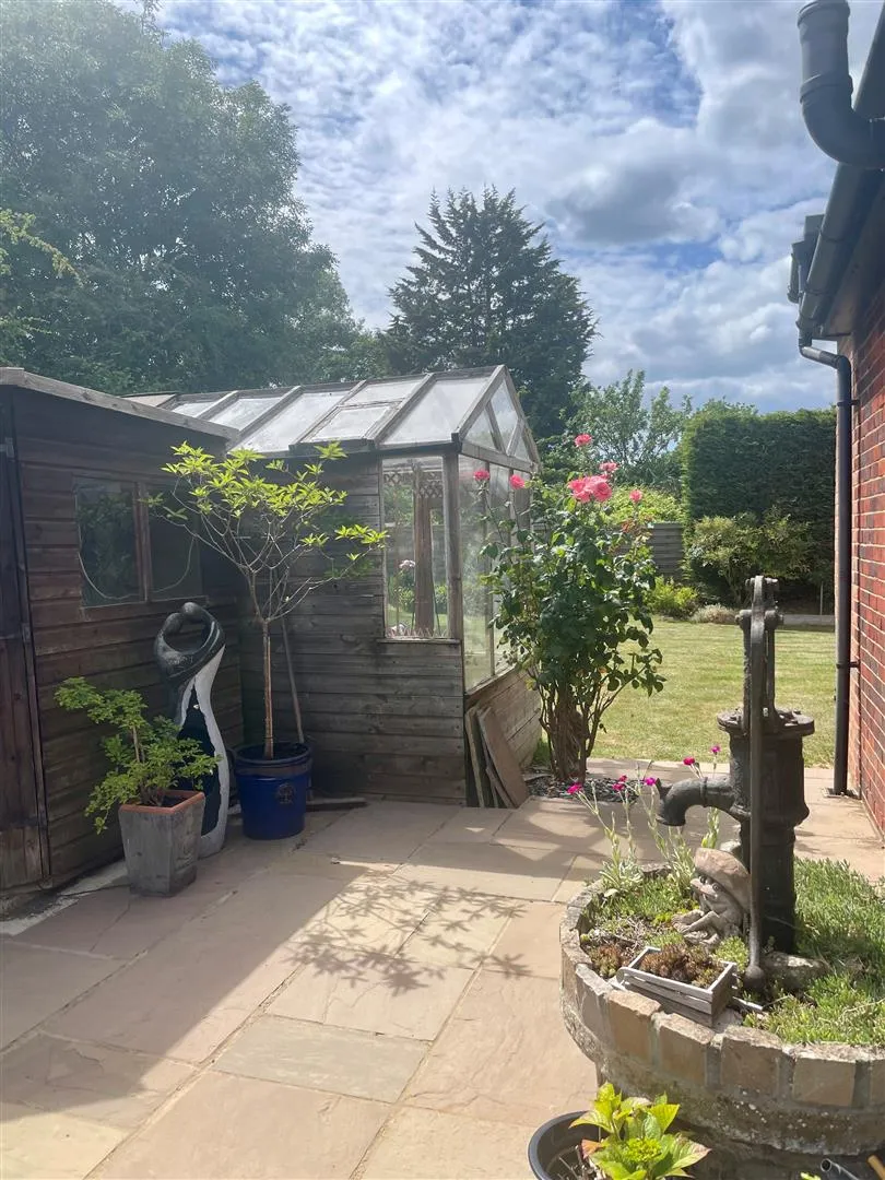 West Farm Close, Ashtead, KT21, photo 29