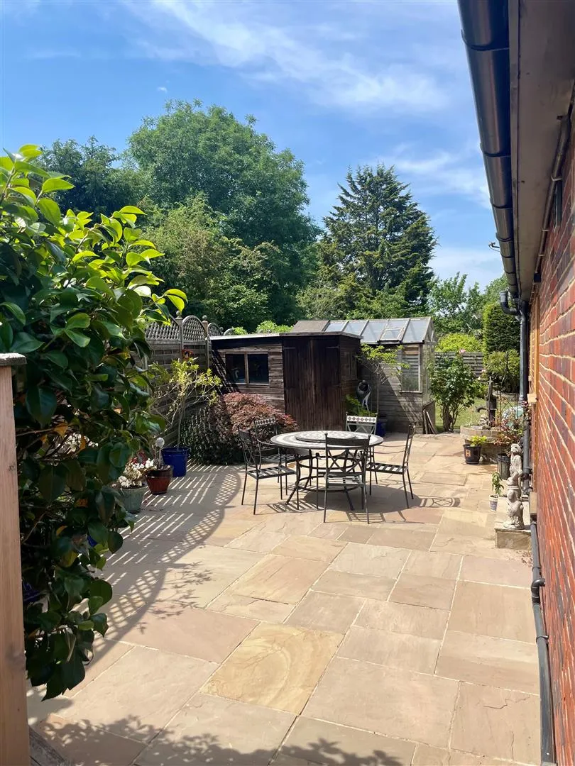 West Farm Close, Ashtead, KT21, photo 26