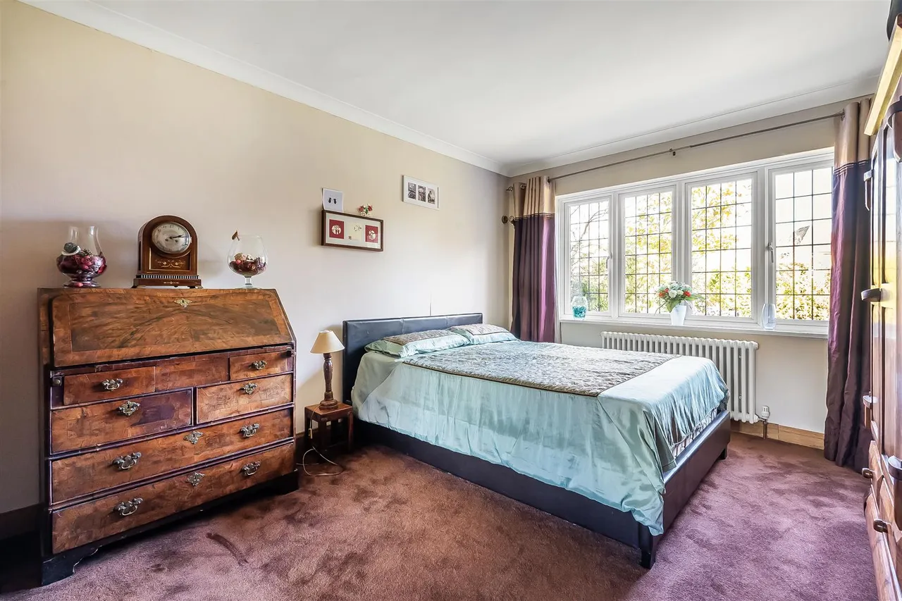 West Farm Close, Ashtead, KT21, photo 17