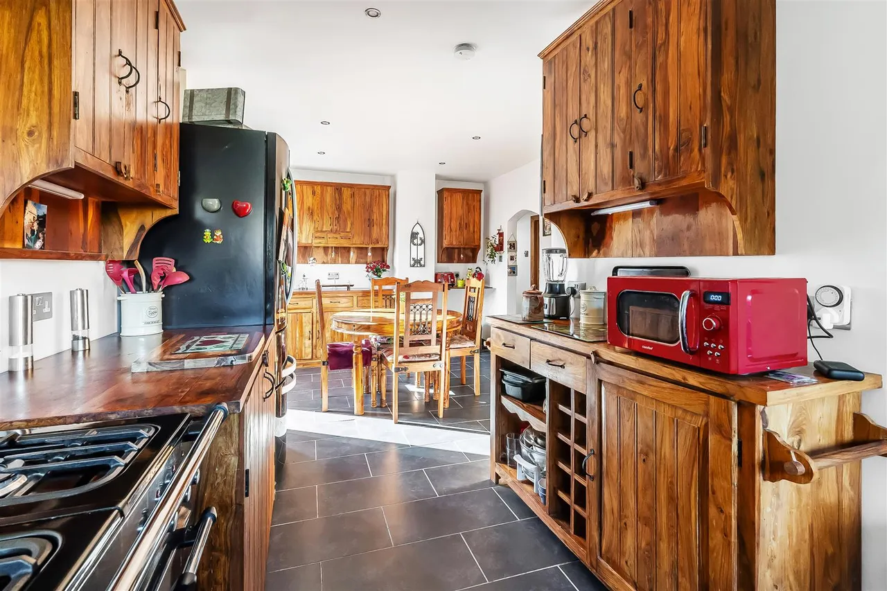 West Farm Close, Ashtead, KT21, photo 11