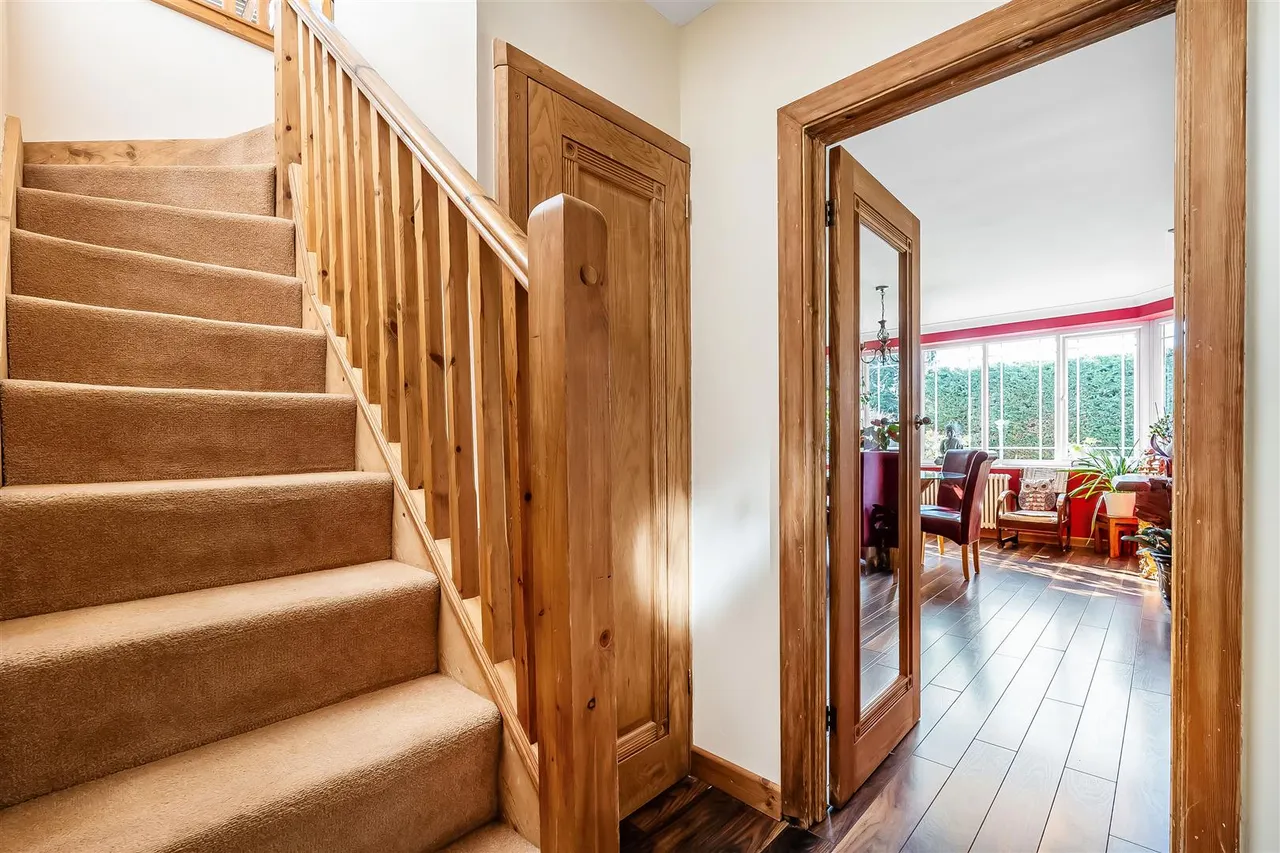 West Farm Close, Ashtead, KT21, photo 14