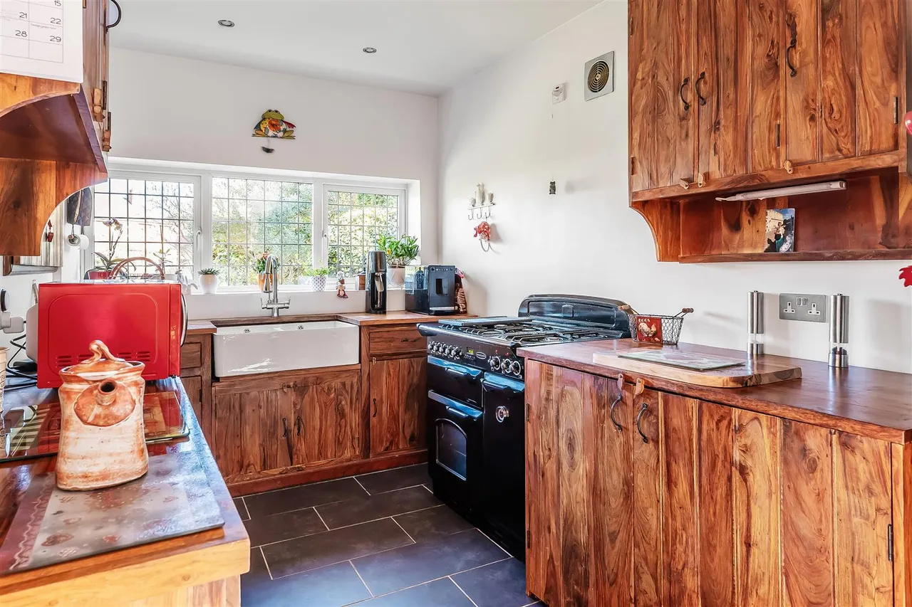 West Farm Close, Ashtead, KT21, photo 12