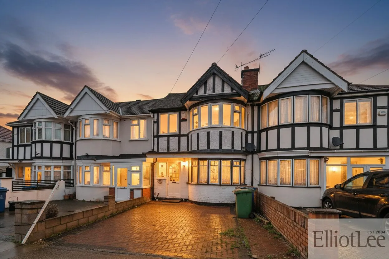 3 bed house for sale — Warden Avenue, Harrow, HA2