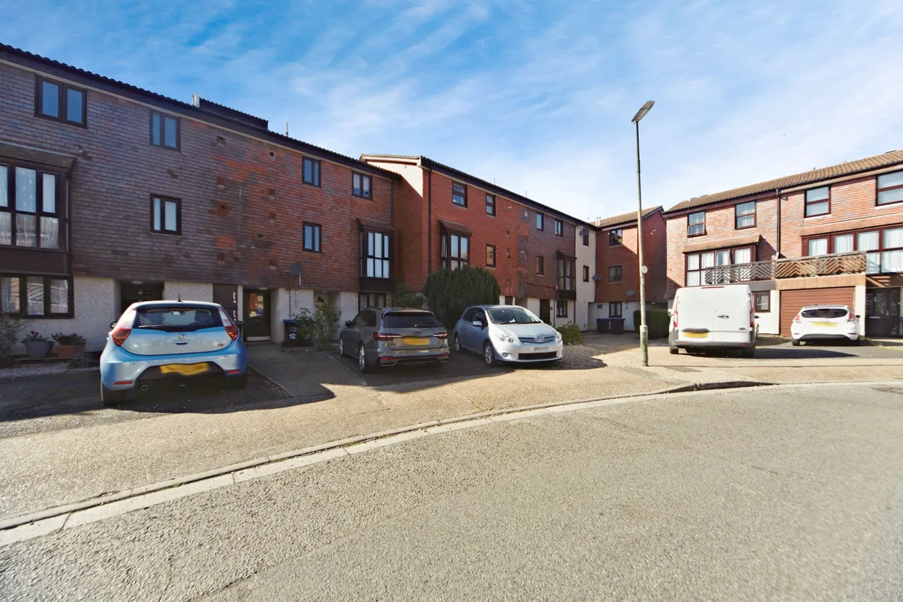 1 bed flat for sale, Buttermere Close, Morden, SM4