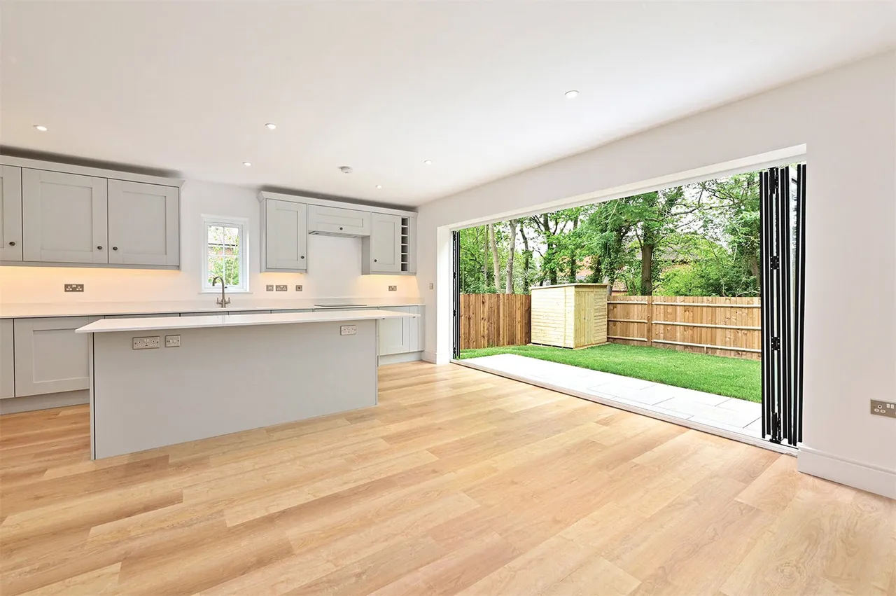 Spindle Close, Church Crookham, Fleet, Hampshire, GU52 0AP, photo 6