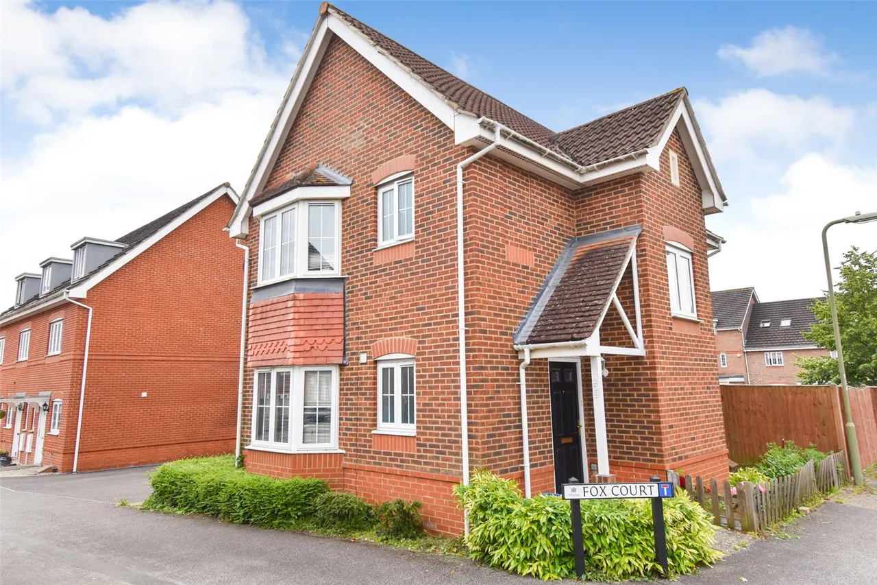 3 bed house for sale — Woodland Walk, Aldershot, Hampshire, GU12 4FQ