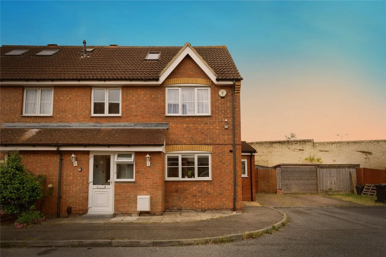 5 bed house for sale — Parklands Close, Ilford, IG2