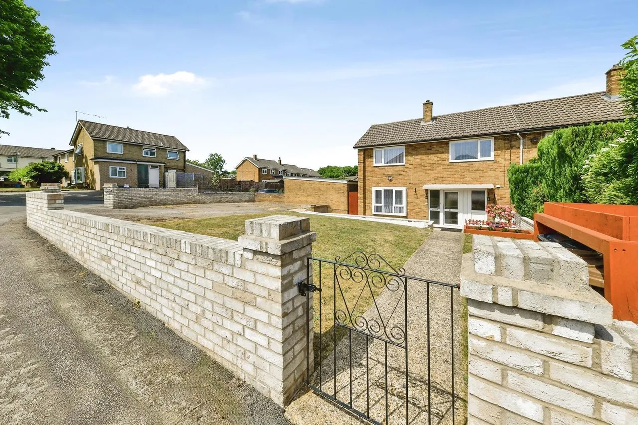 3 bed house for sale — Longfields, Stevenage, Hertfordshire, SG2