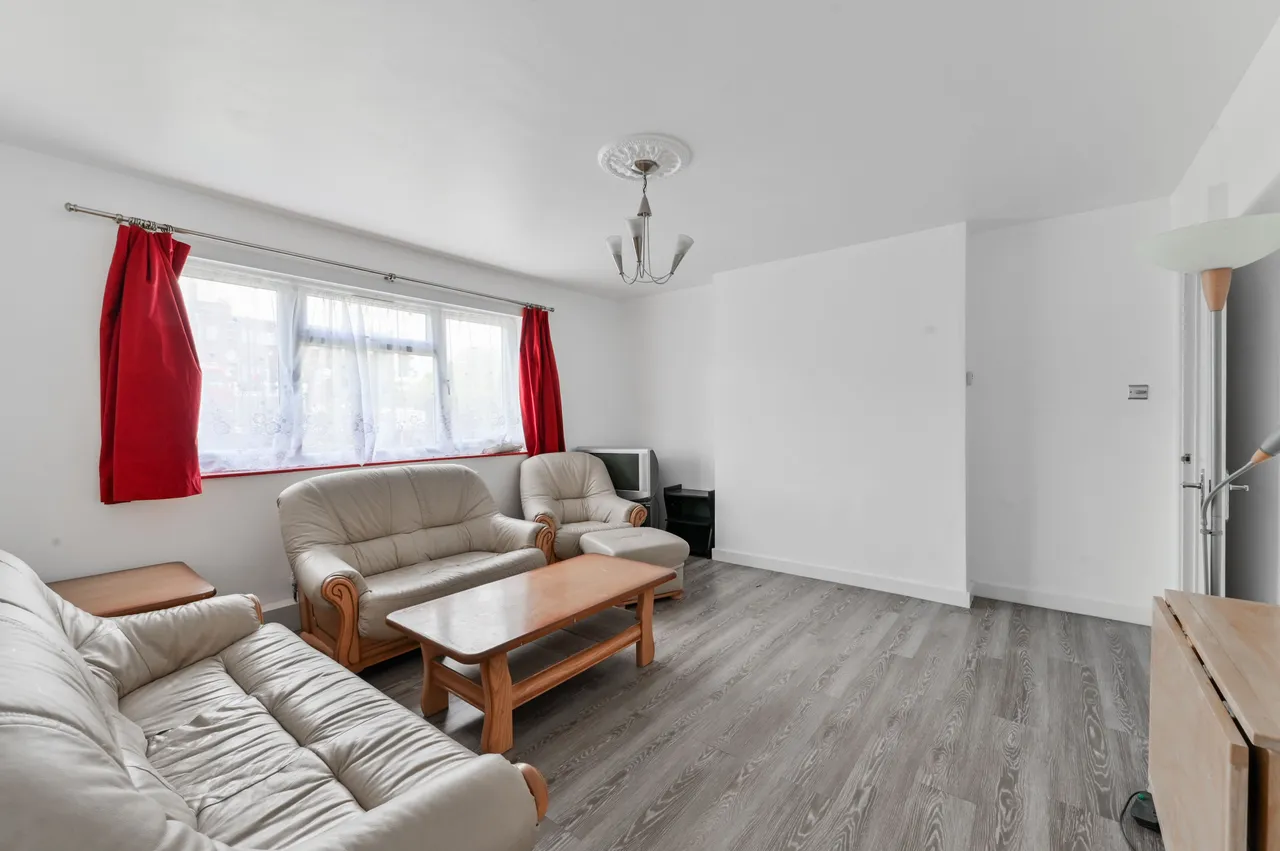 Flat 2, Empire House, Great Cambridge Road, London, photo 4