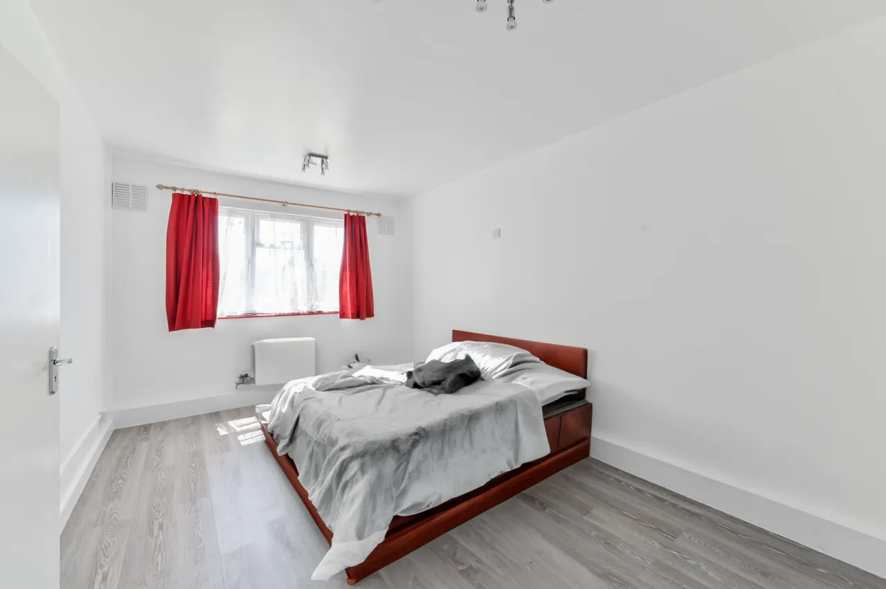 Flat 2, Empire House, Great Cambridge Road, London, photo 5
