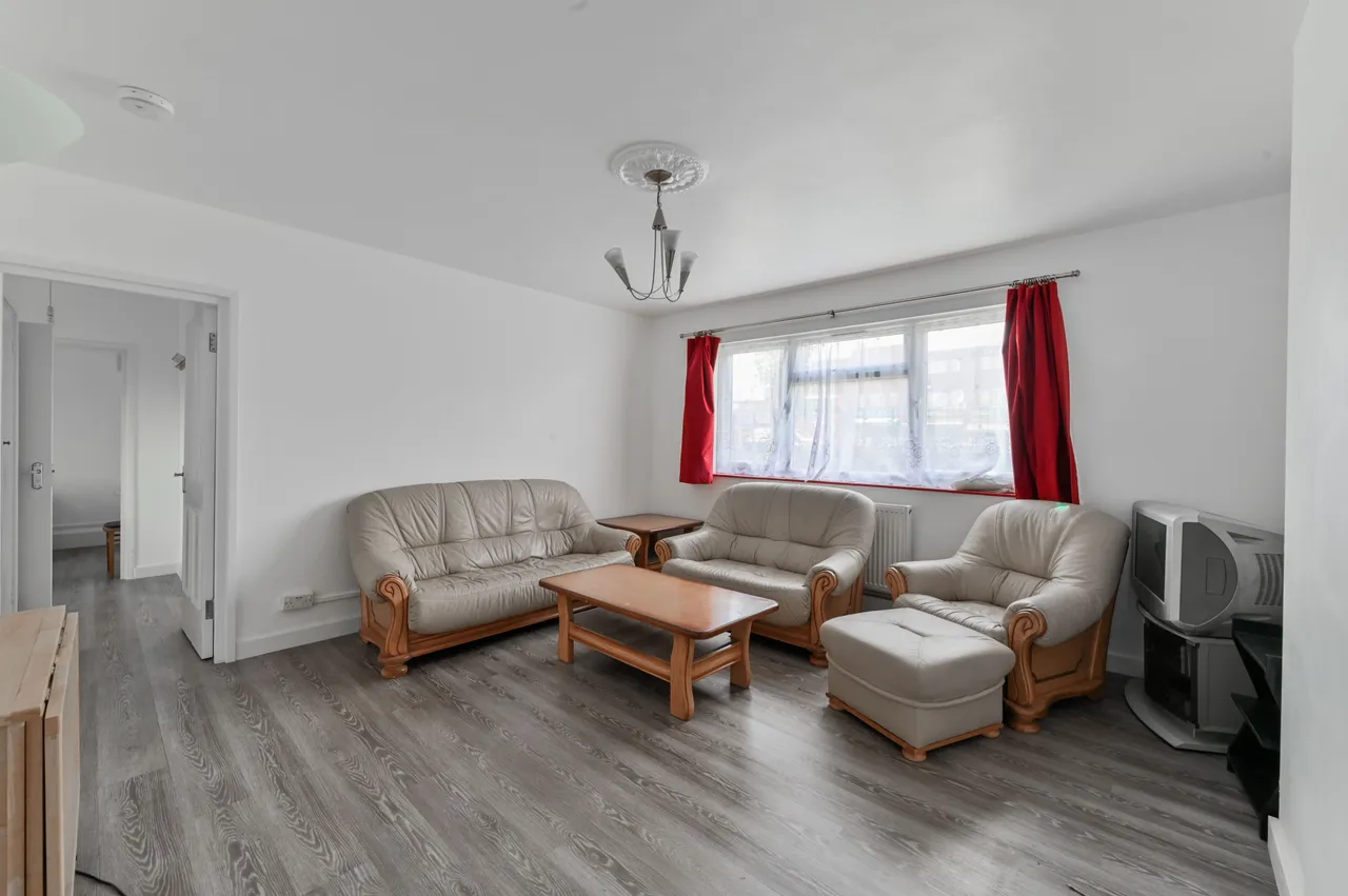 Flat 2, Empire House, Great Cambridge Road, London, photo 3