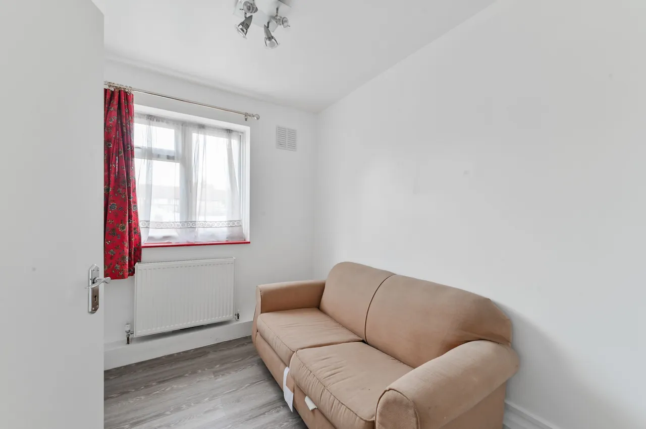 Flat 2, Empire House, Great Cambridge Road, London, photo 8