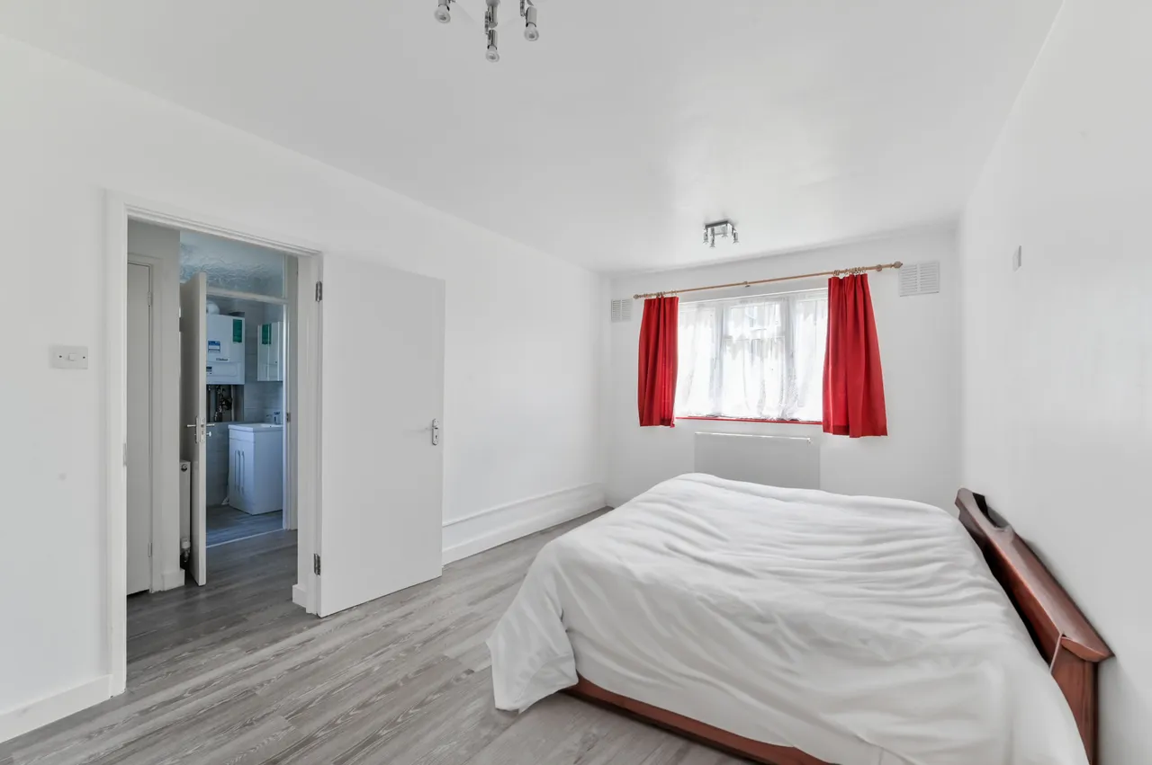 Flat 2, Empire House, Great Cambridge Road, London, photo 6