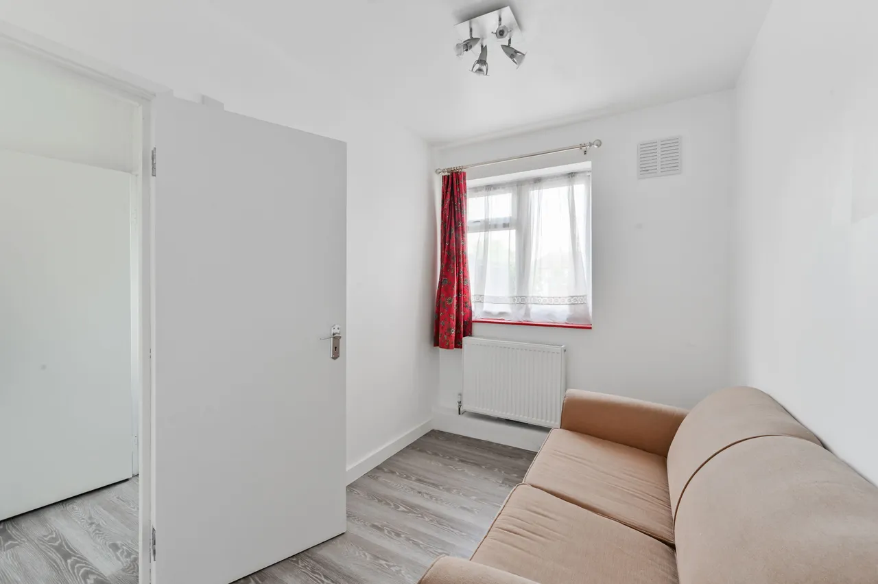 Flat 2, Empire House, Great Cambridge Road, London, photo 7