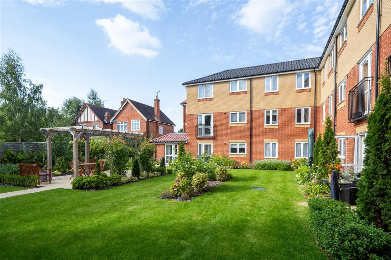 Victoria Road, Farnborough, GU14, photo 10