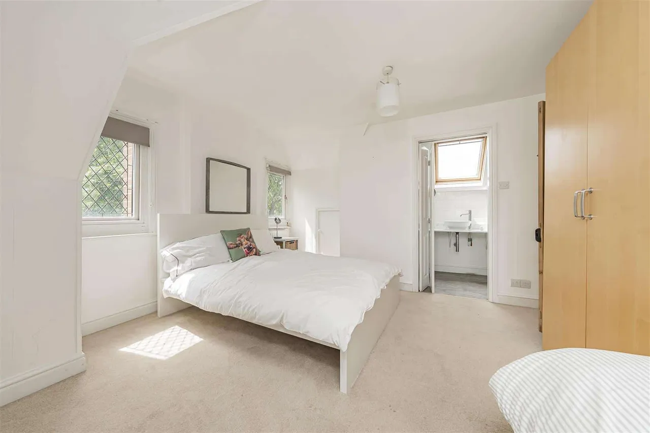 Ray Park Road, Maidenhead, Buckinghamshire, SL6 8QU, photo 12