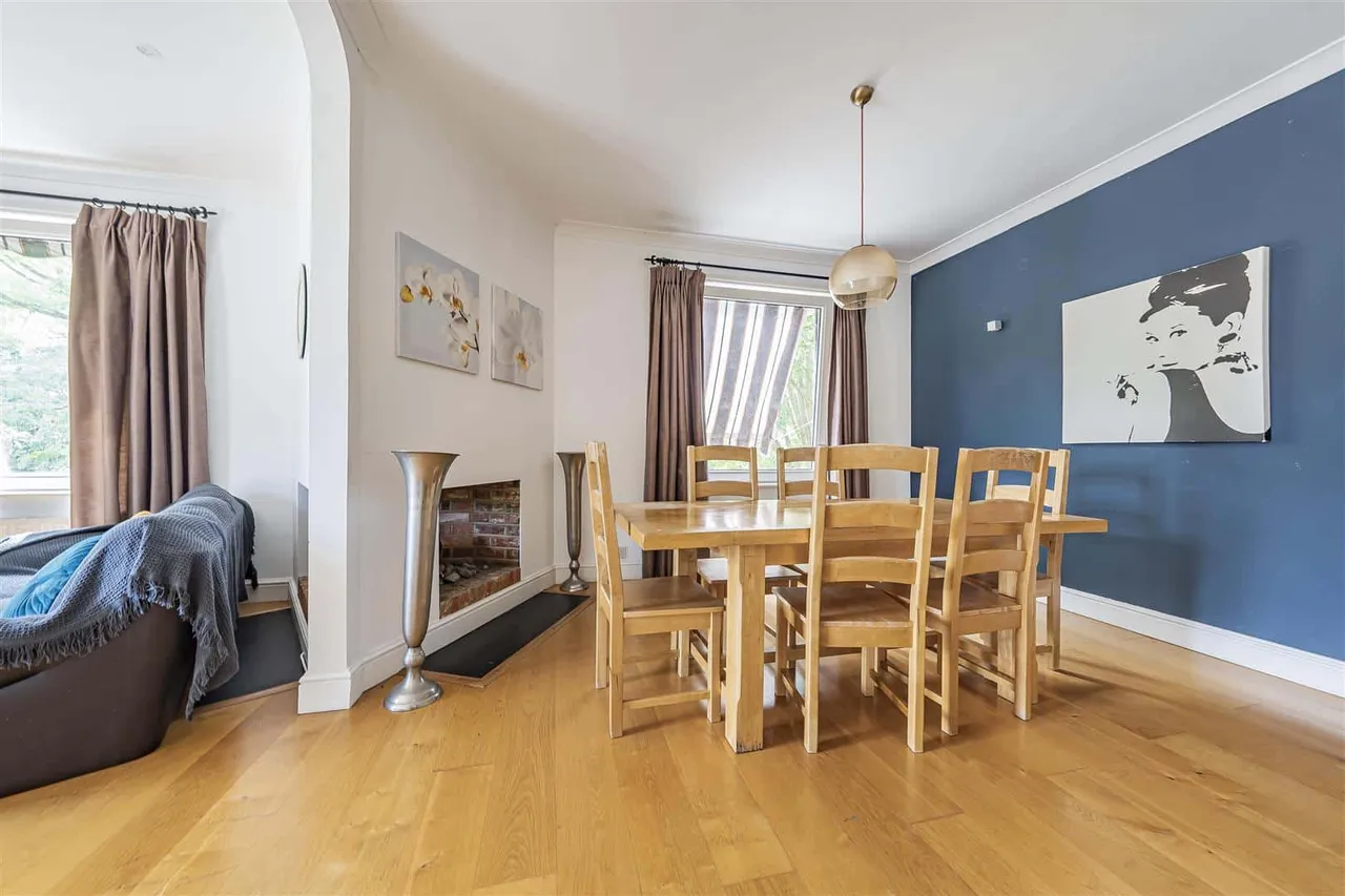 Ray Park Road, Maidenhead, Buckinghamshire, SL6 8QU, photo 3
