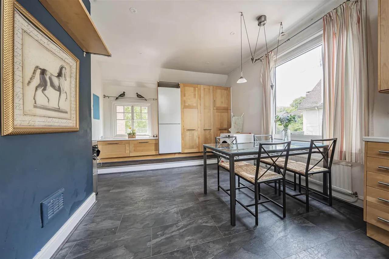Ray Park Road, Maidenhead, Buckinghamshire, SL6 8QU, photo 4