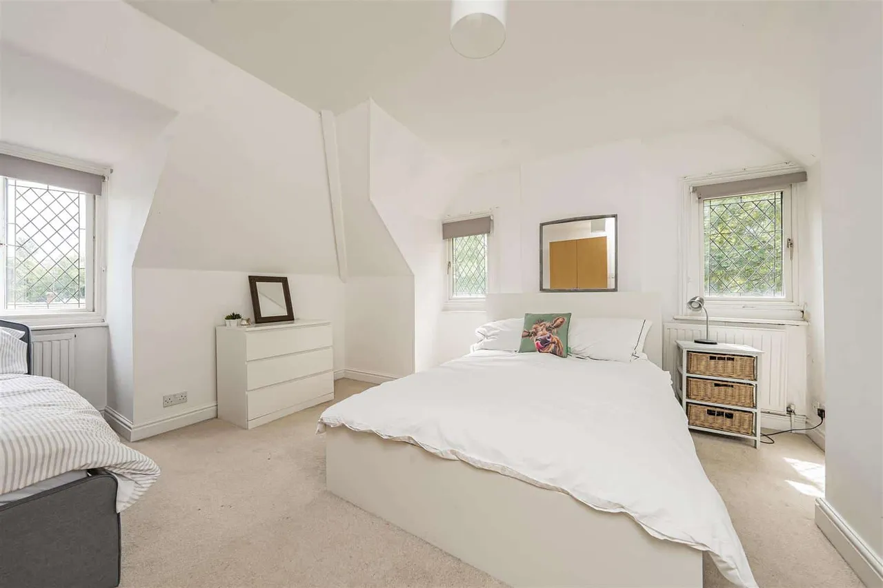 Ray Park Road, Maidenhead, Buckinghamshire, SL6 8QU, photo 11