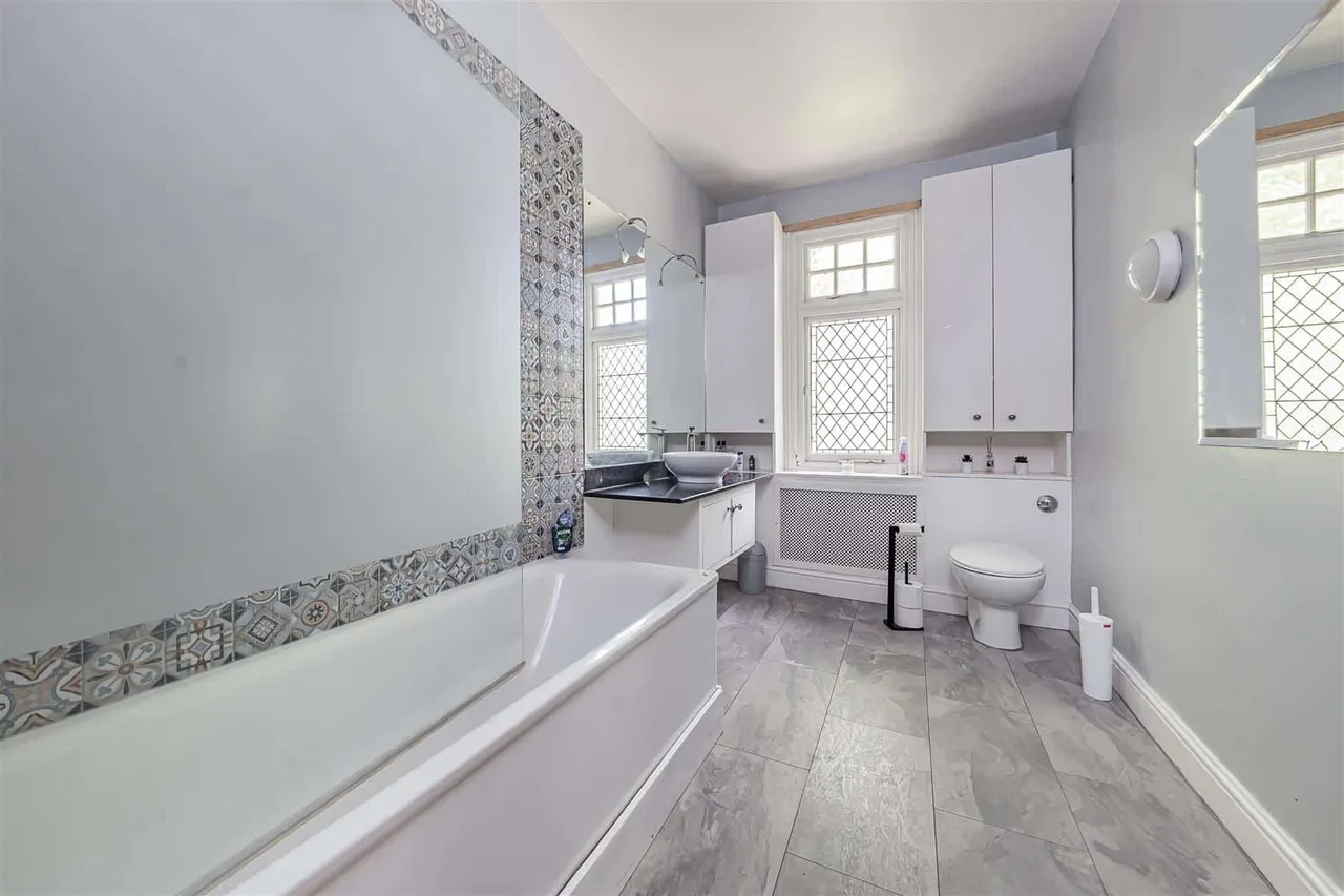 Ray Park Road, Maidenhead, Buckinghamshire, SL6 8QU, photo 8