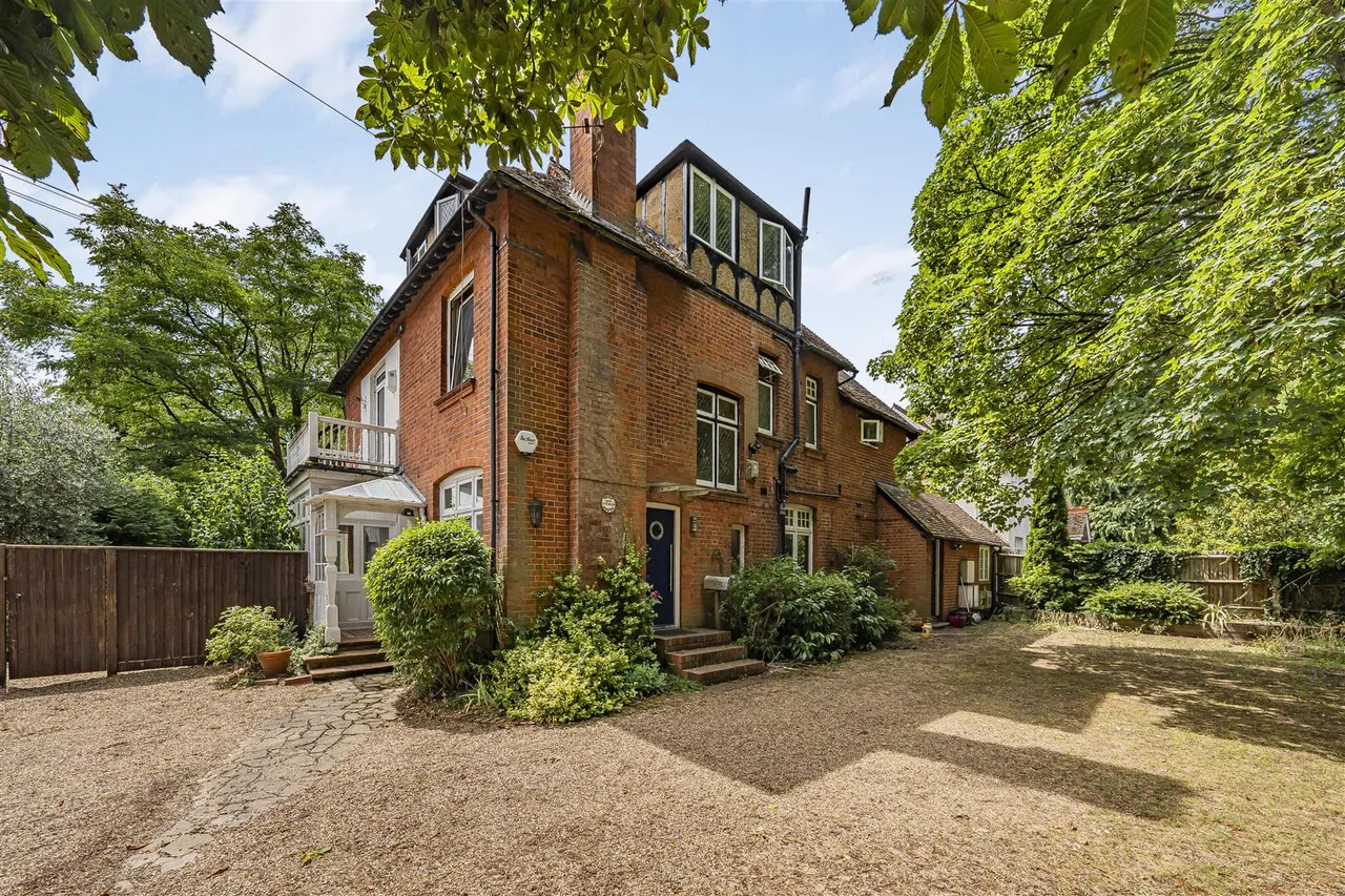 4 bed property for sale — Ray Park Road, Maidenhead, Buckinghamshire, SL6 8QU