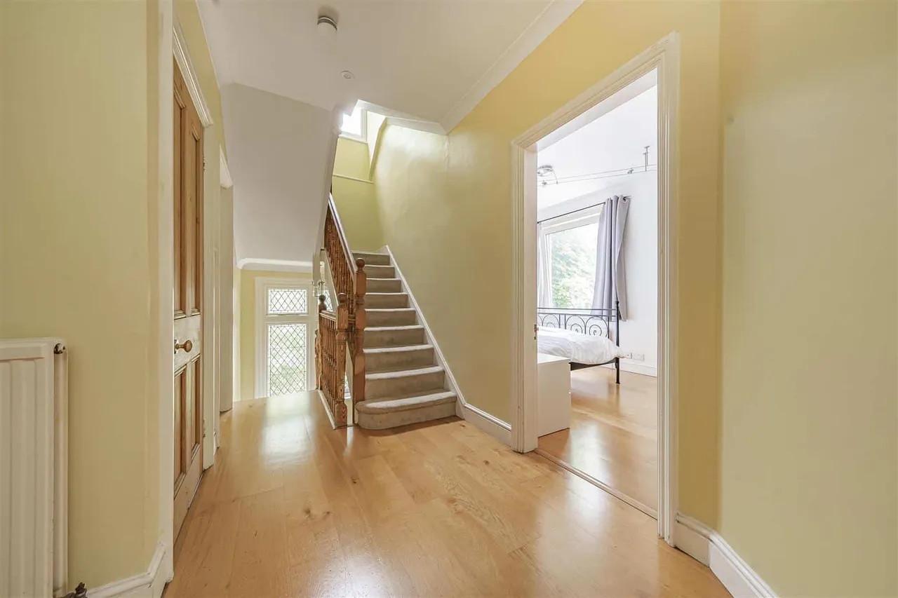 Ray Park Road, Maidenhead, Buckinghamshire, SL6 8QU, photo 7