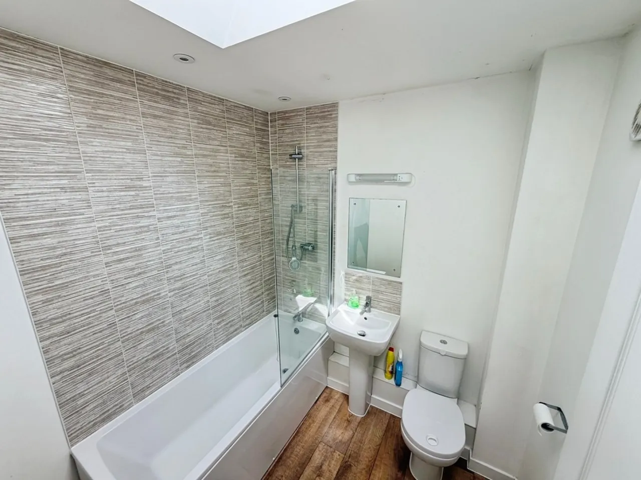 Sherbourne Fields, RG24, photo 7