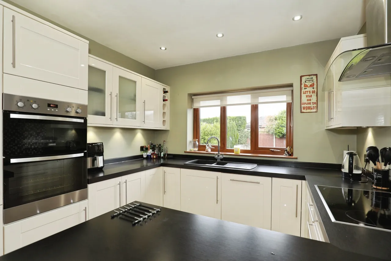 Church Road, Stoke-On-Trent, photo 2