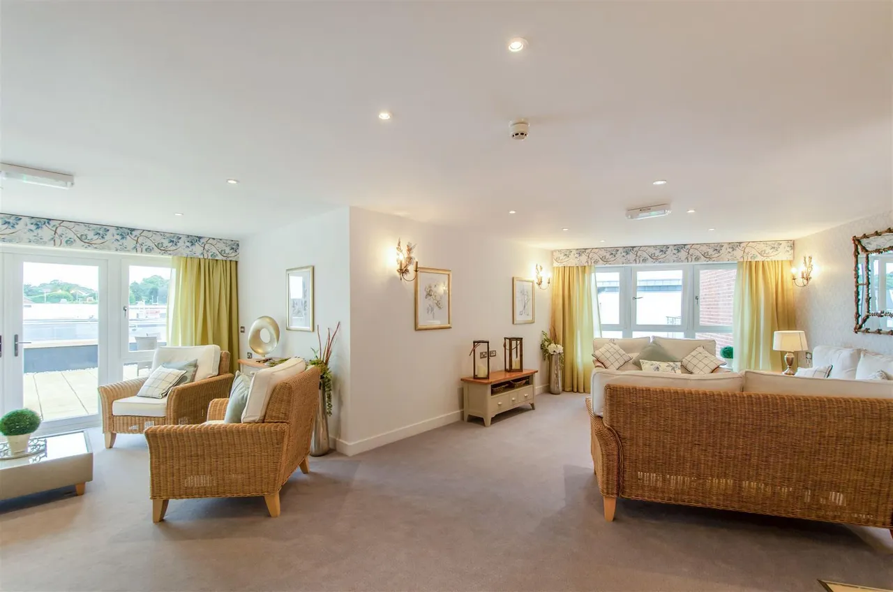 Stewarton Road, Newton Mearns, G77, photo 10