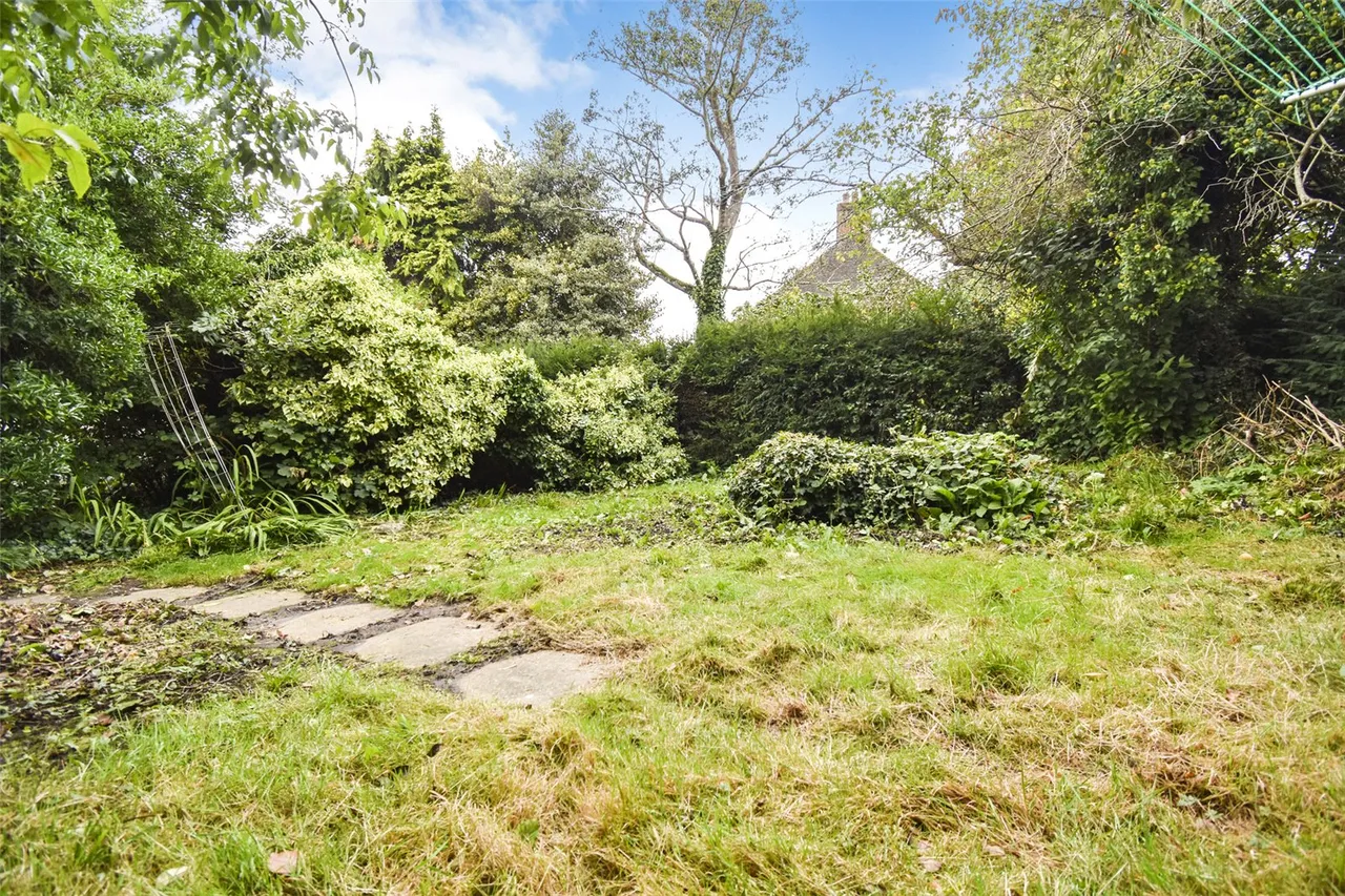 Hillside Road, Aldershot, Hampshire, GU11 3NB, photo 10