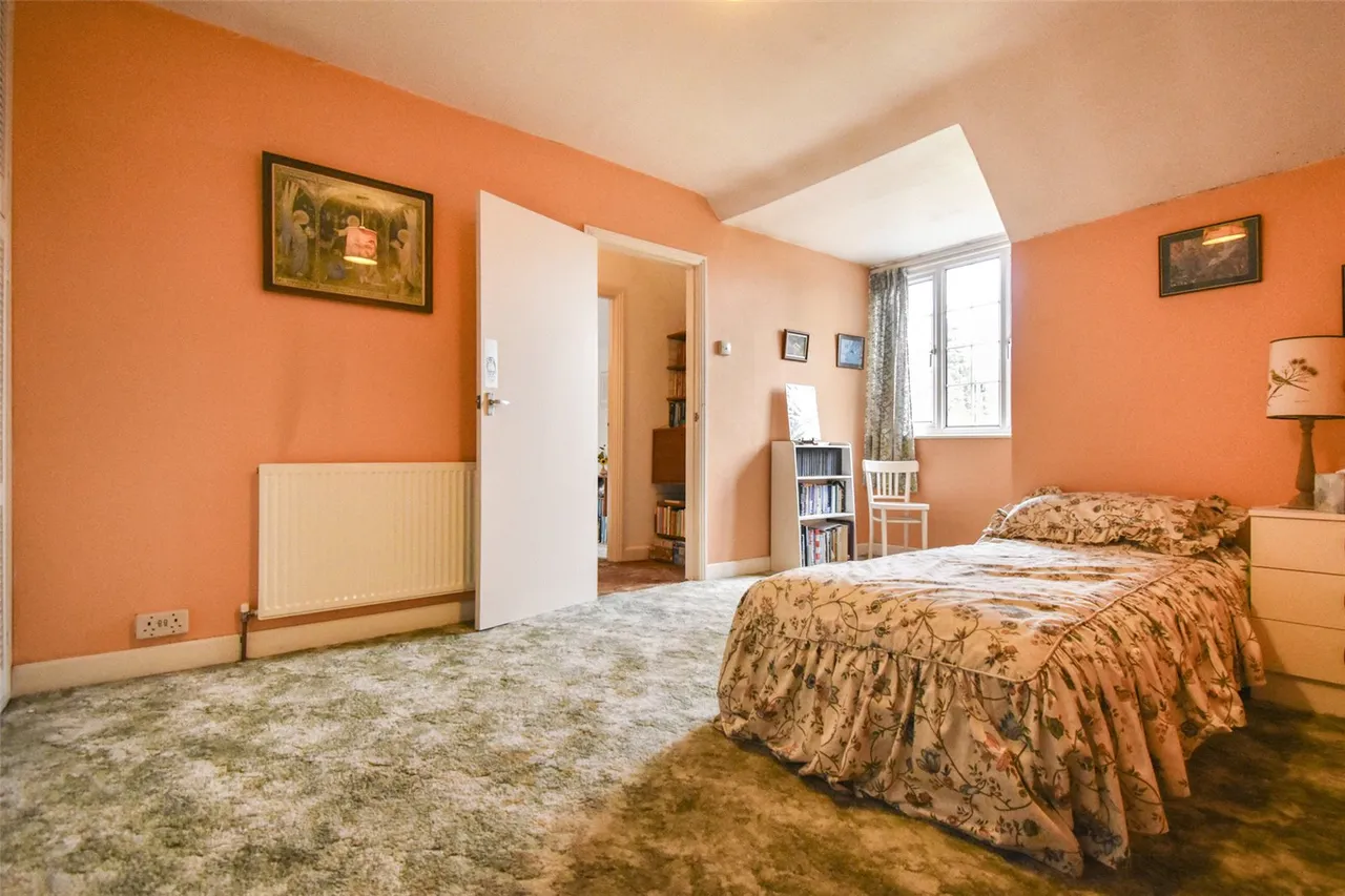Hillside Road, Aldershot, Hampshire, GU11 3NB, photo 16