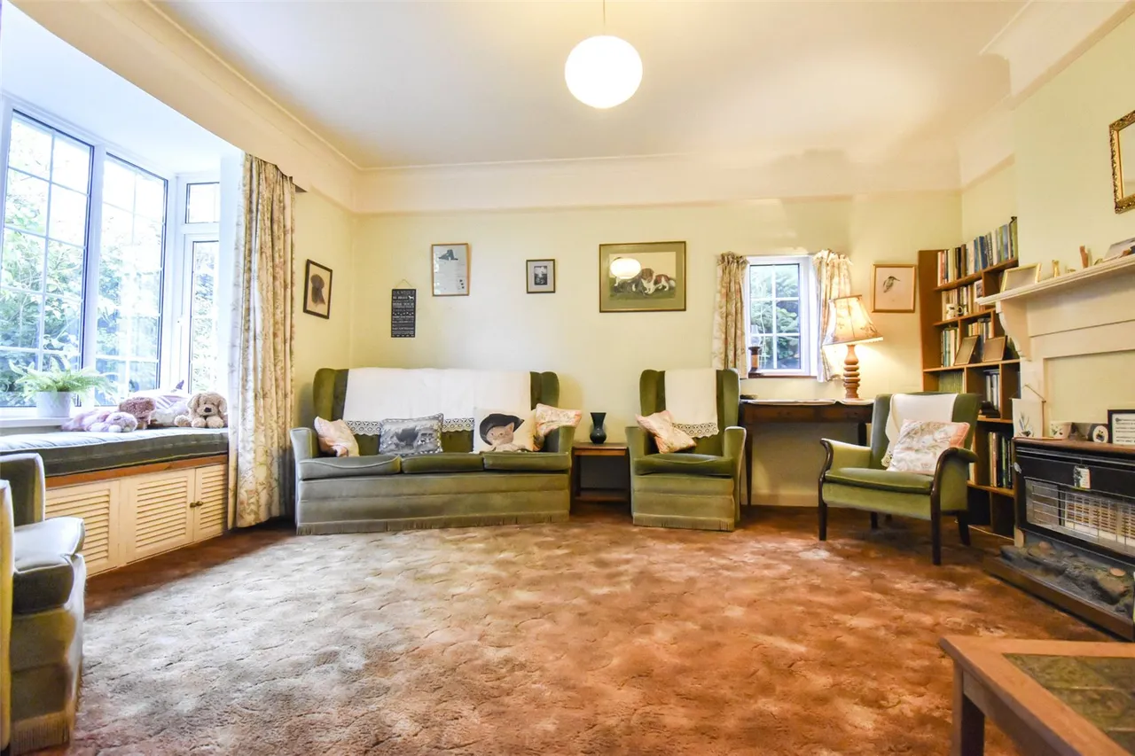 Hillside Road, Aldershot, Hampshire, GU11 3NB, photo 6