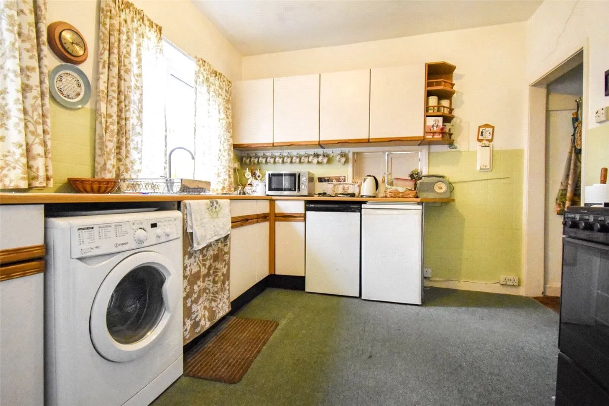 Hillside Road, Aldershot, Hampshire, GU11 3NB, photo 7