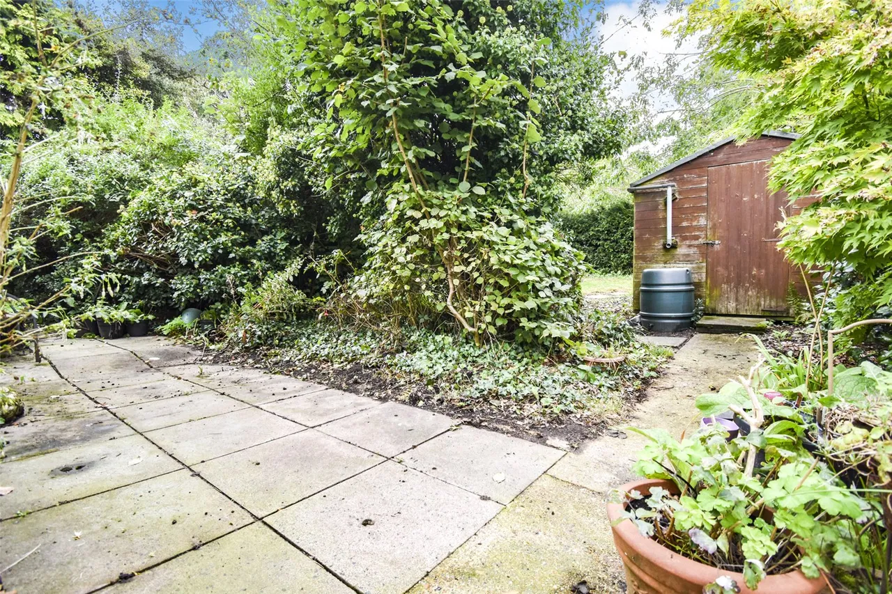 Hillside Road, Aldershot, Hampshire, GU11 3NB, photo 20
