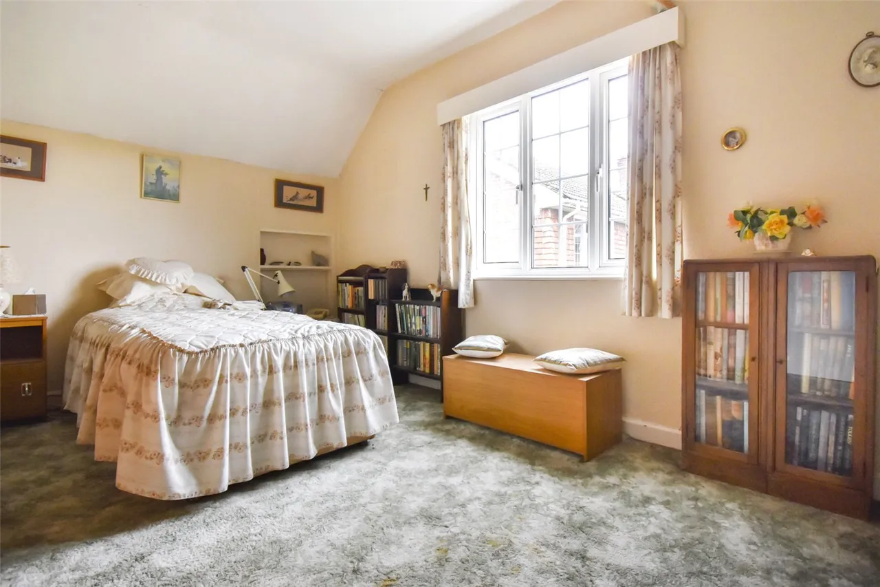 Hillside Road, Aldershot, Hampshire, GU11 3NB, photo 9
