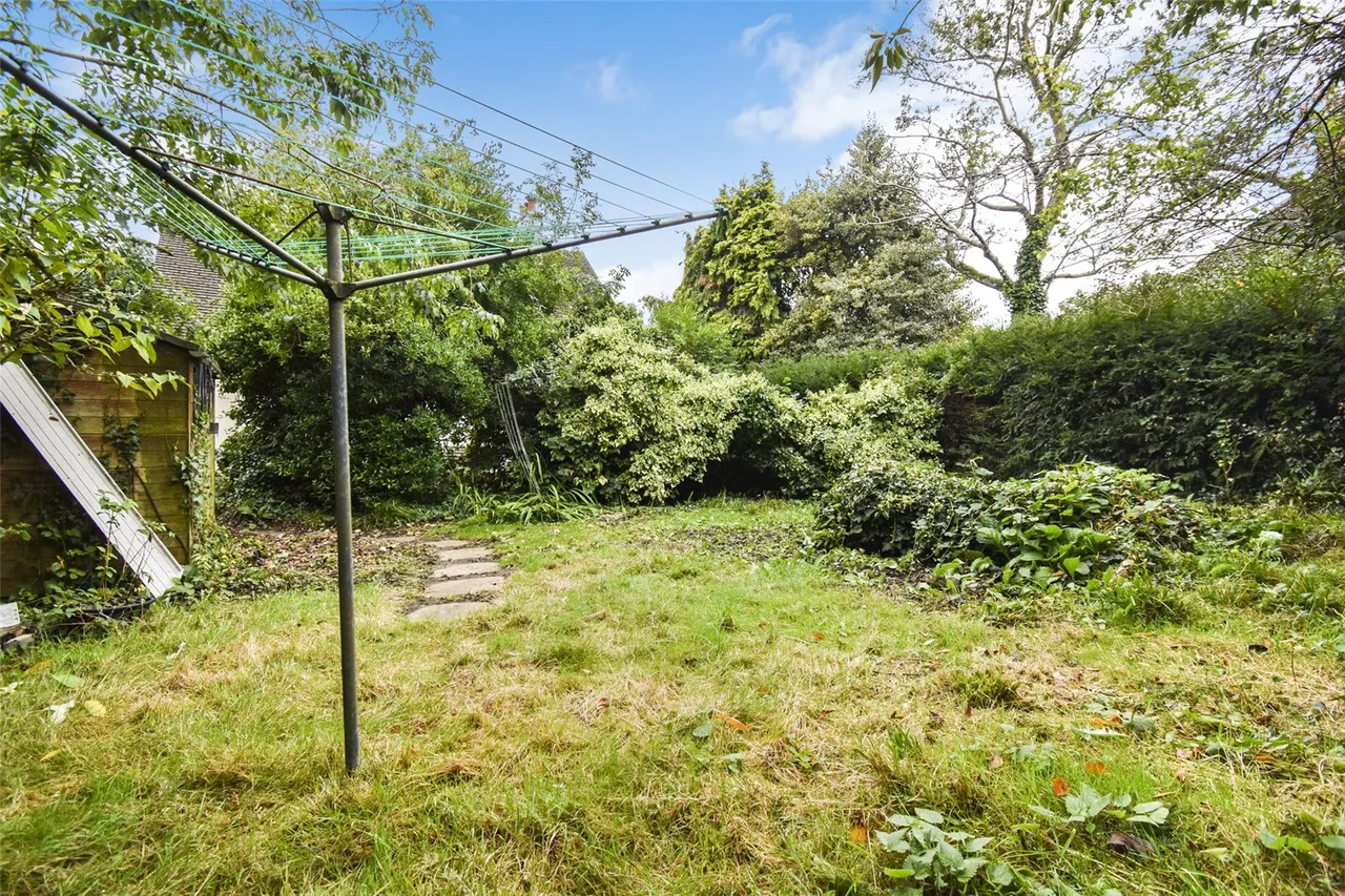 Hillside Road, Aldershot, Hampshire, GU11 3NB, photo 18