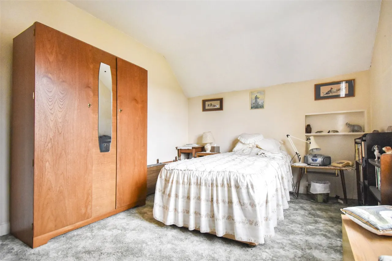 Hillside Road, Aldershot, Hampshire, GU11 3NB, photo 13