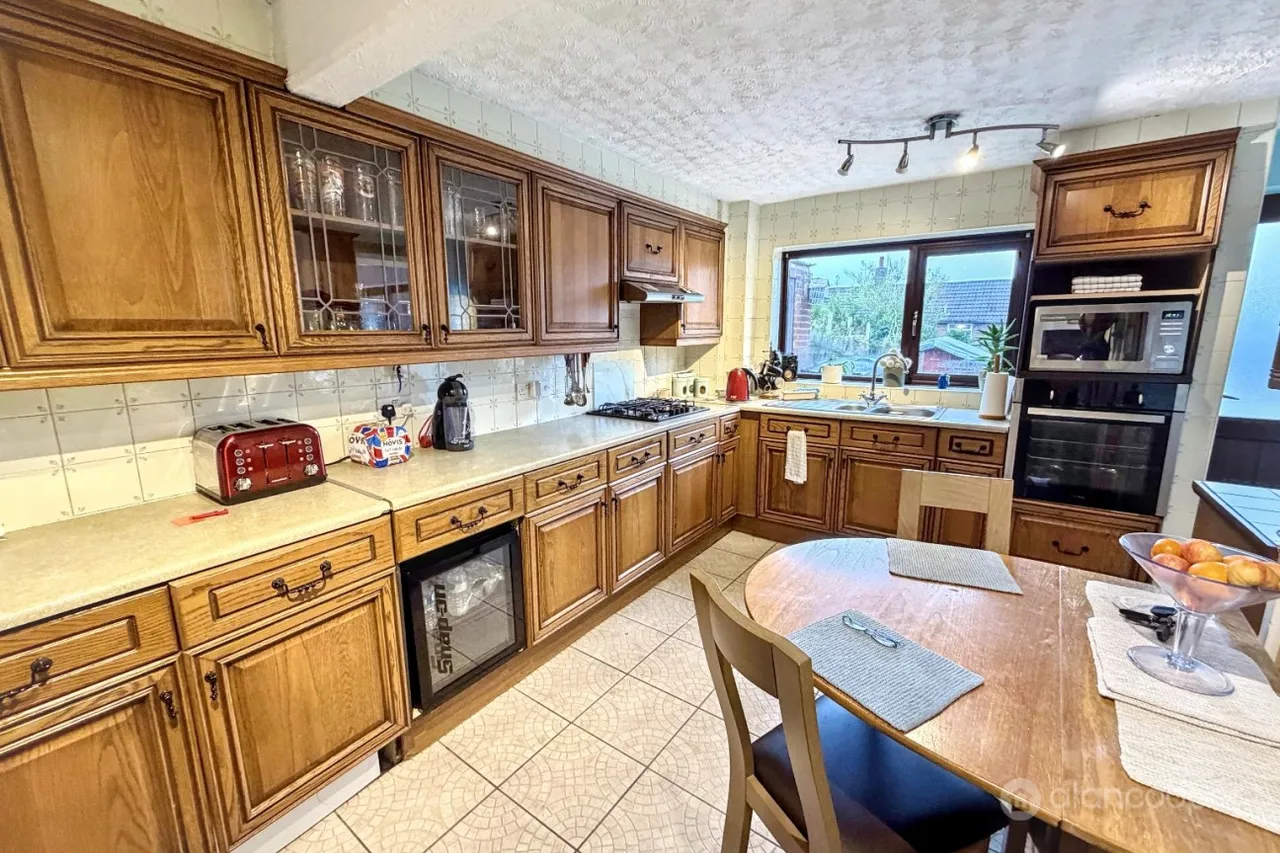 Queen Elizabeth Road, Nuneaton, CV10, photo 5