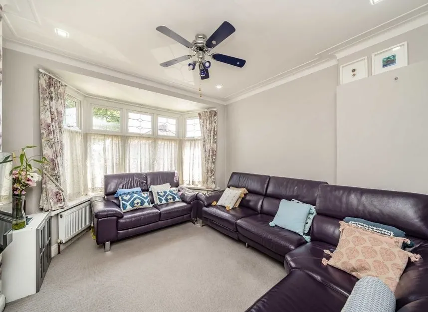 Lodore Gardens, Kingsbury, NW9, photo 5